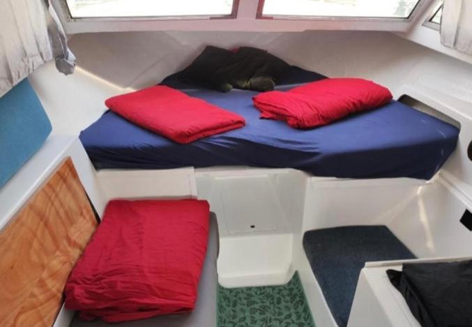 Nice Boat To Sleep In Barcelona ซานต์อาเตรียเดเบซอซ ภายนอก รูปภาพ
